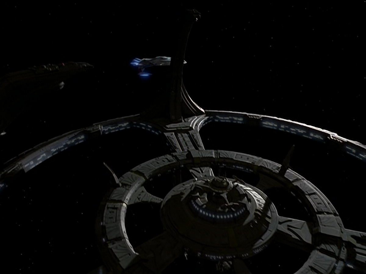 extant_StarTrek_DS9_5x16-DoctorBashirIPresume_00415.jpg