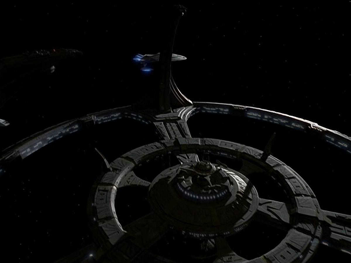 extant_StarTrek_DS9_5x16-DoctorBashirIPresume_00416.jpg