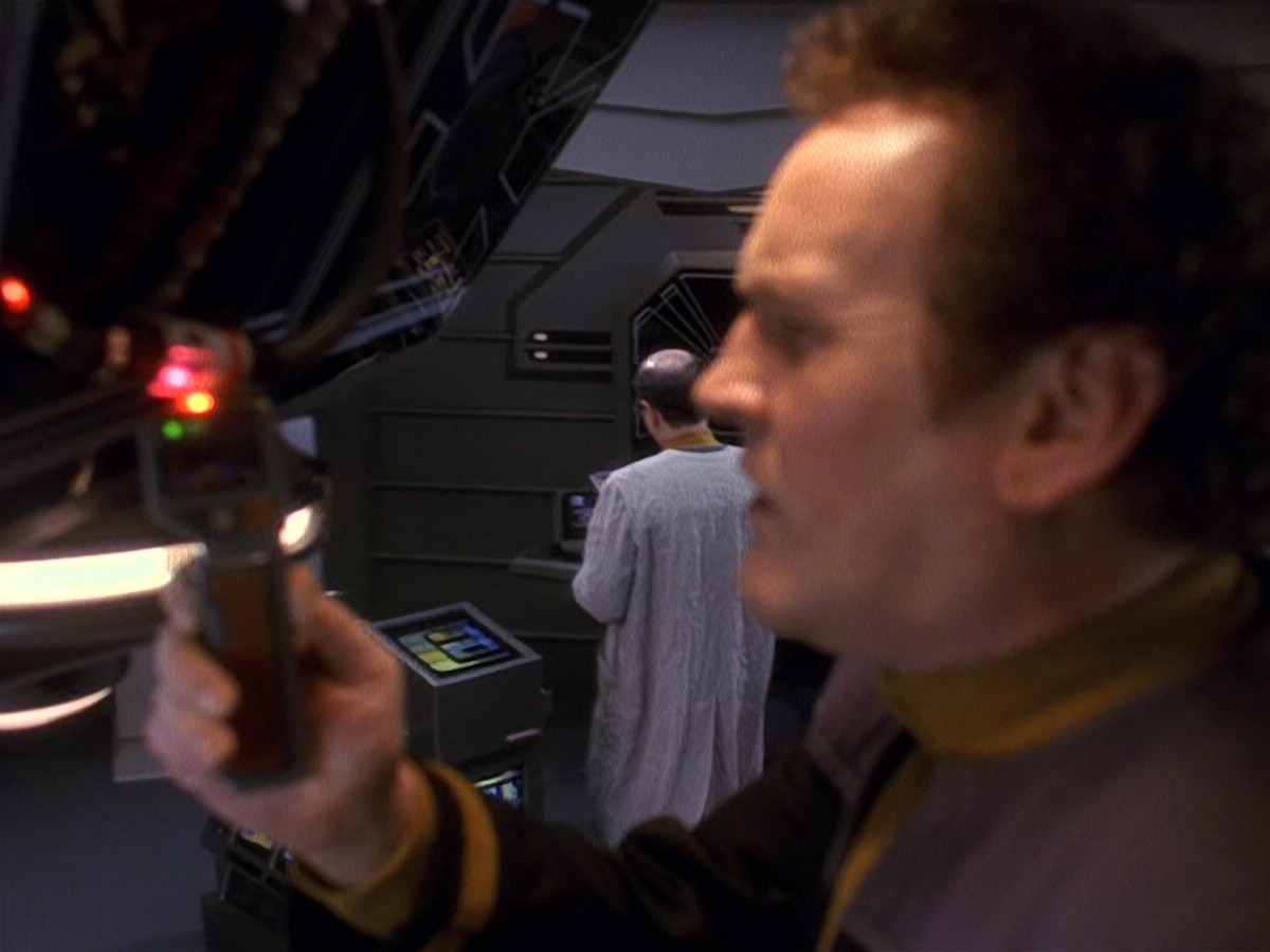 extant_StarTrek_DS9_5x16-DoctorBashirIPresume_00610.jpg