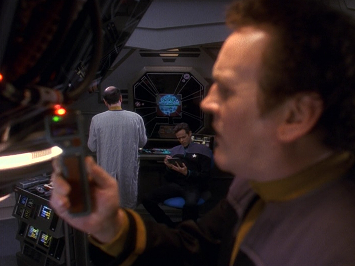 extant_StarTrek_DS9_5x16-DoctorBashirIPresume_00612.jpg