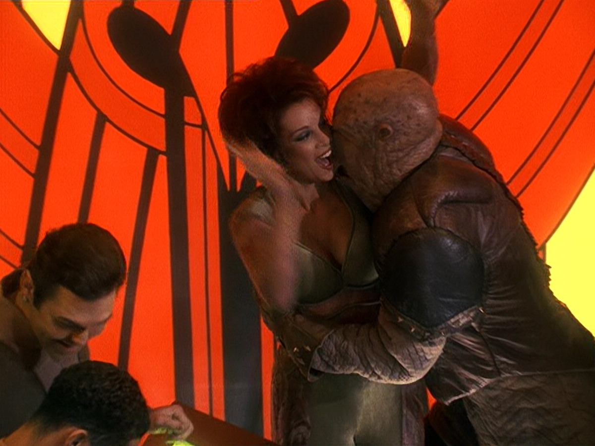 extant_StarTrek_DS9_5x16-DoctorBashirIPresume_00691.jpg