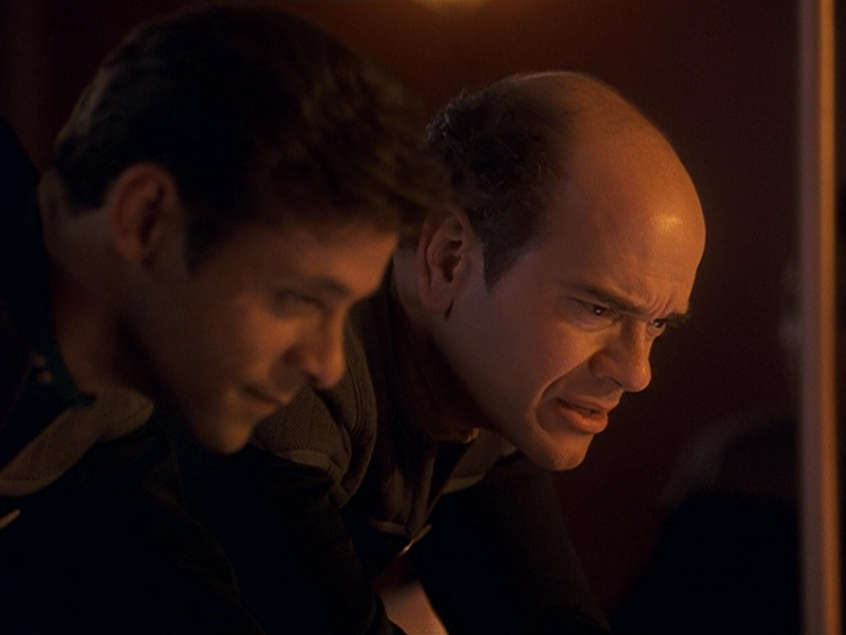 extant_StarTrek_DS9_5x16-DoctorBashirIPresume_00700.jpg