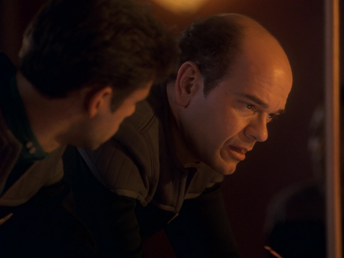 extant_StarTrek_DS9_5x16-DoctorBashirIPresume_00728.jpg