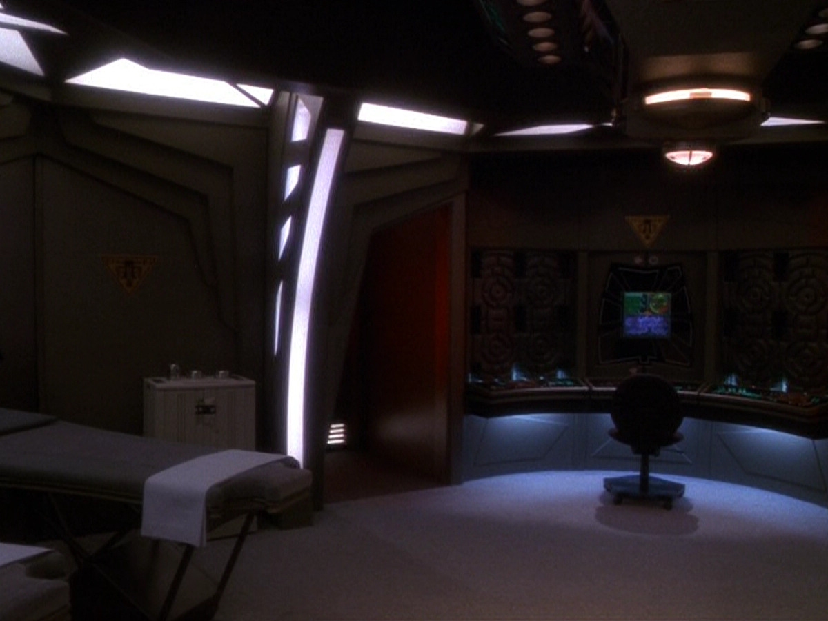 extant_StarTrek_DS9_5x16-DoctorBashirIPresume_00845.jpg