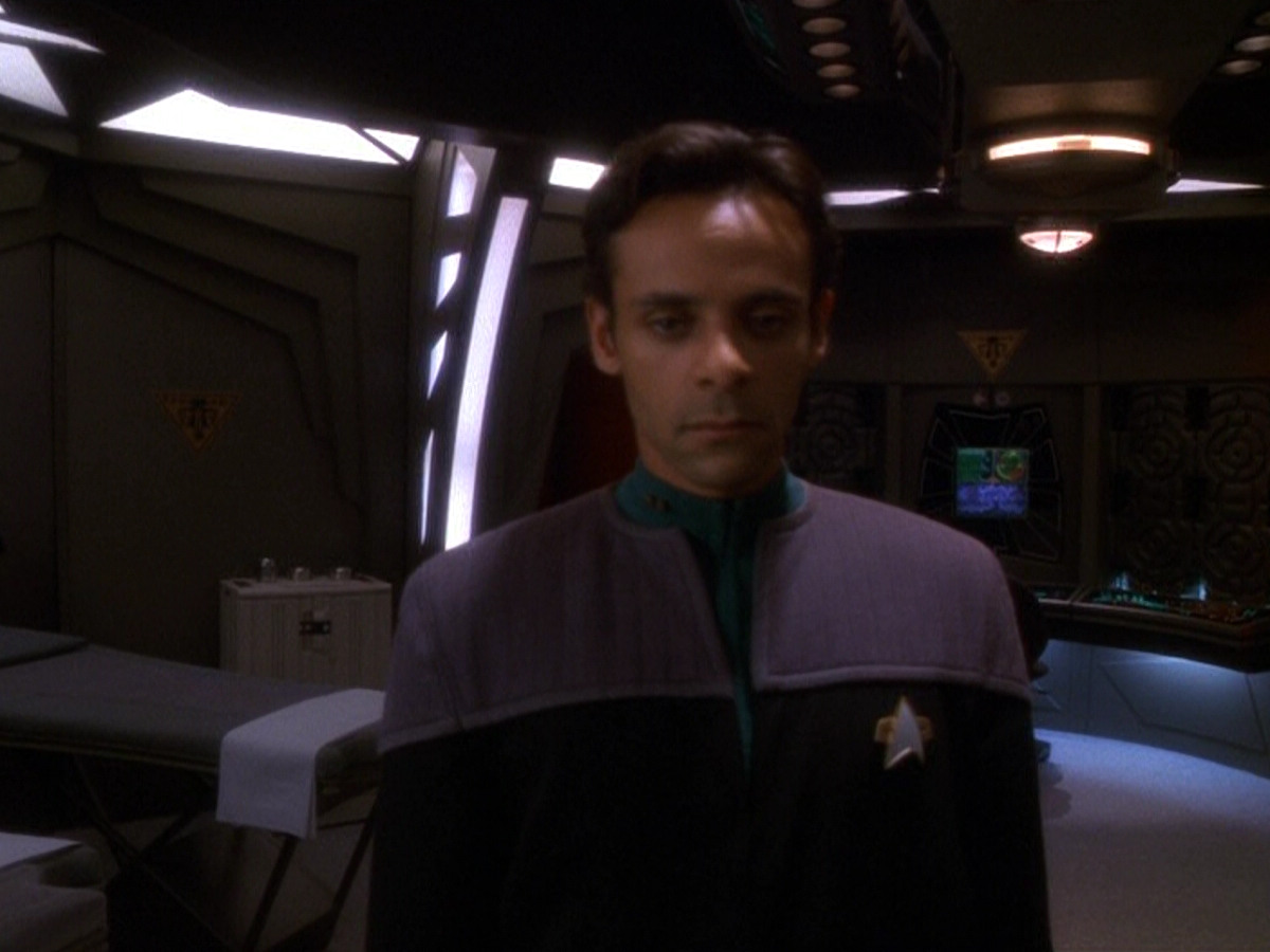 extant_StarTrek_DS9_5x16-DoctorBashirIPresume_00850.jpg