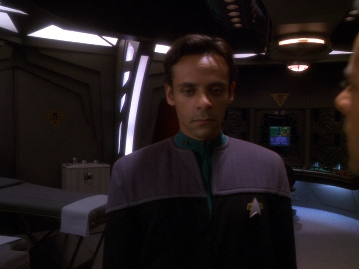 extant_StarTrek_DS9_5x16-DoctorBashirIPresume_00851.jpg