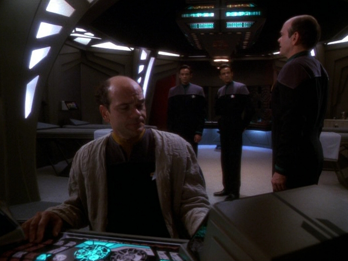 extant_StarTrek_DS9_5x16-DoctorBashirIPresume_00893.jpg