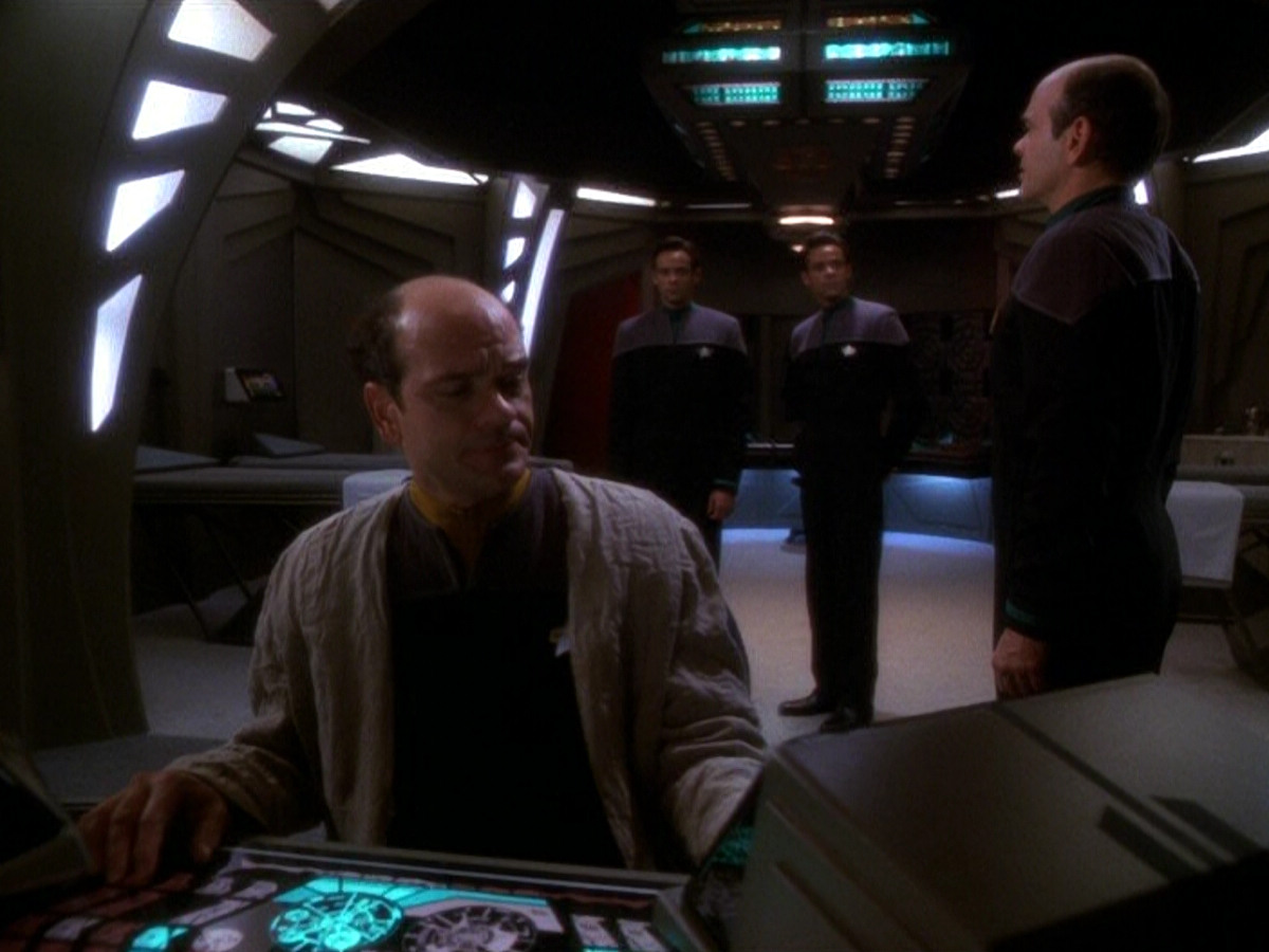 extant_StarTrek_DS9_5x16-DoctorBashirIPresume_00894.jpg