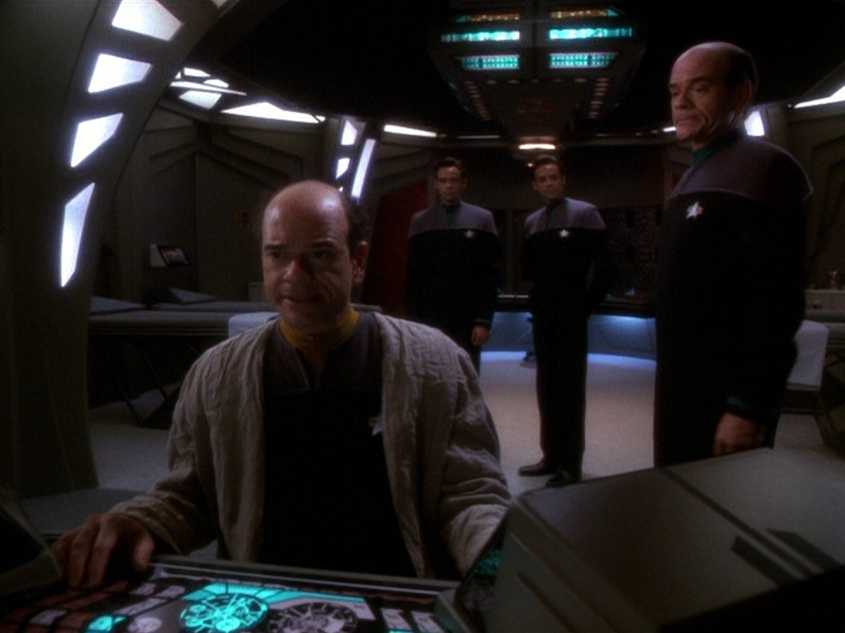 extant_StarTrek_DS9_5x16-DoctorBashirIPresume_00897.jpg