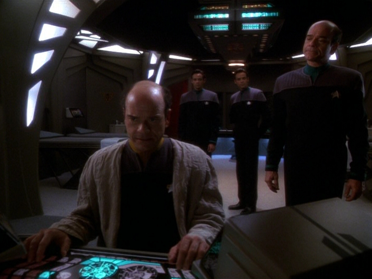 extant_StarTrek_DS9_5x16-DoctorBashirIPresume_00901.jpg