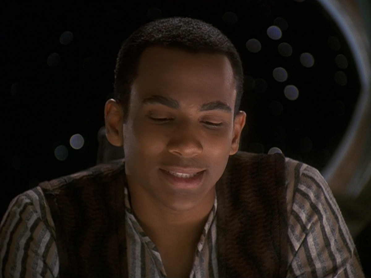 extant_StarTrek_DS9_5x16-DoctorBashirIPresume_01019.jpg