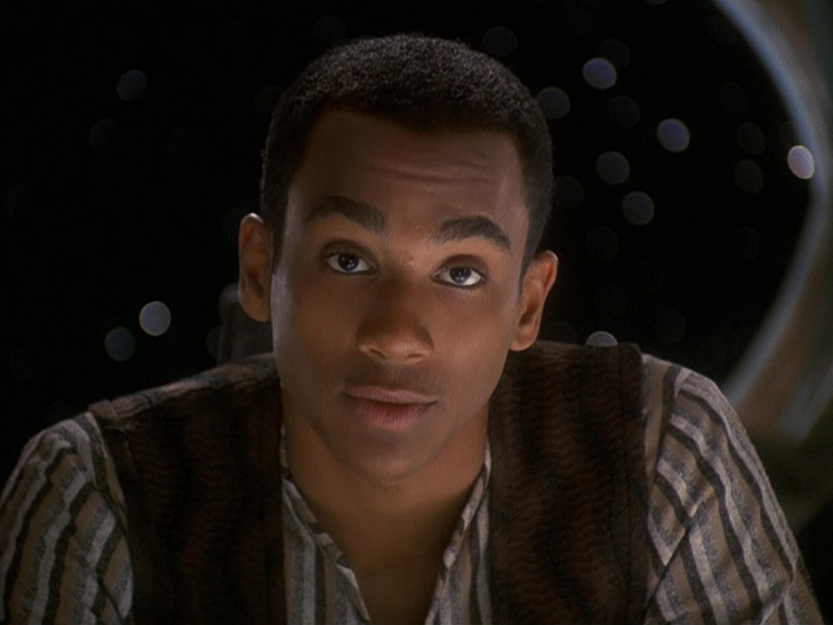 extant_StarTrek_DS9_5x16-DoctorBashirIPresume_01024.jpg