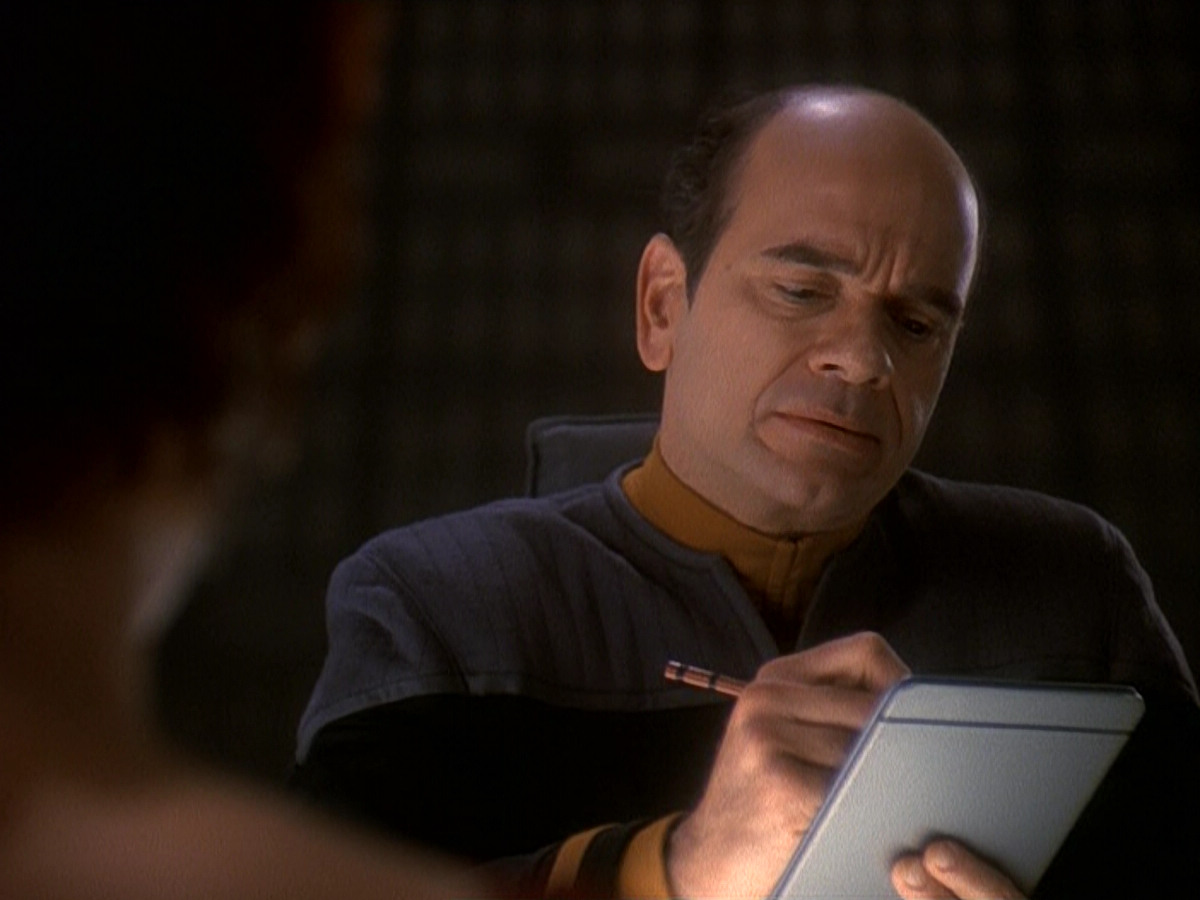 extant_StarTrek_DS9_5x16-DoctorBashirIPresume_01103.jpg