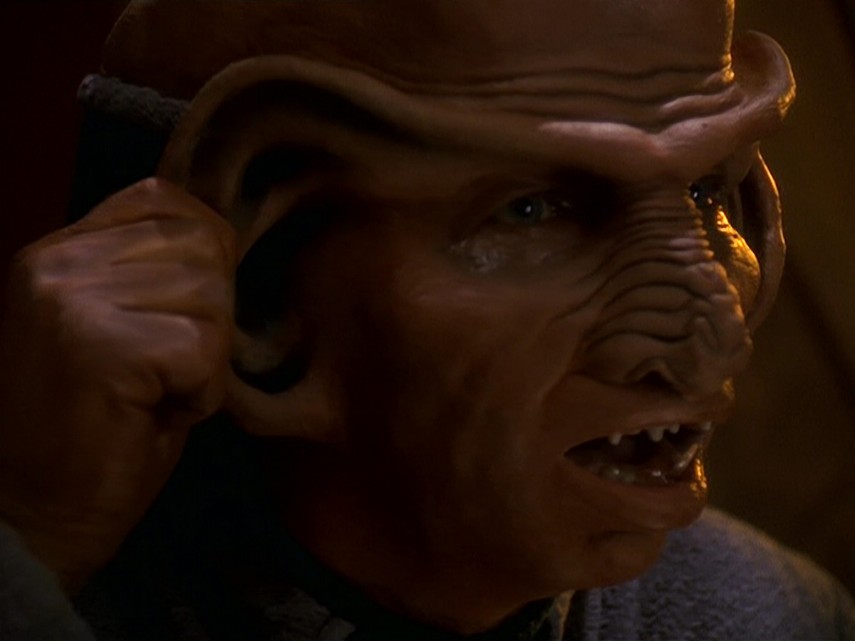 extant_StarTrek_DS9_5x16-DoctorBashirIPresume_01195.jpg