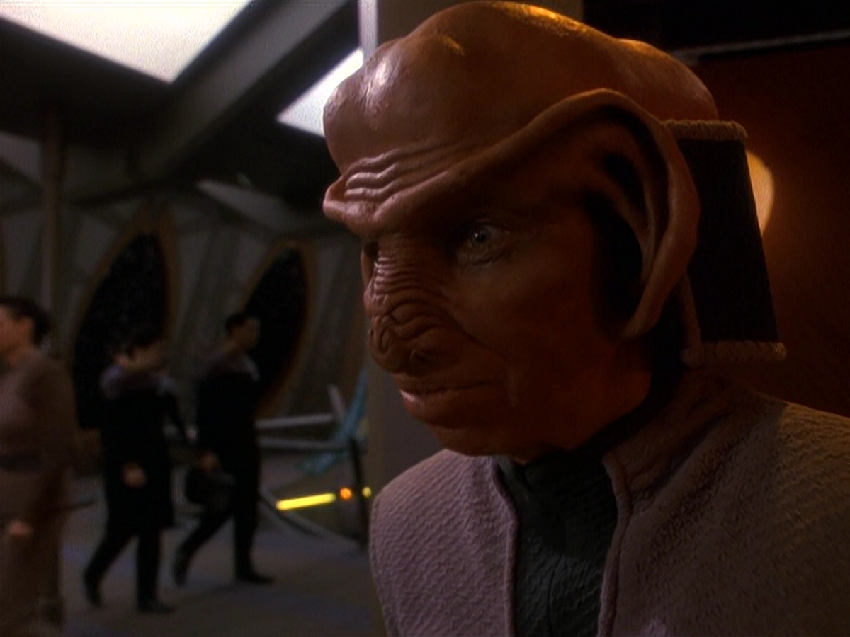 extant_StarTrek_DS9_5x16-DoctorBashirIPresume_01218.jpg