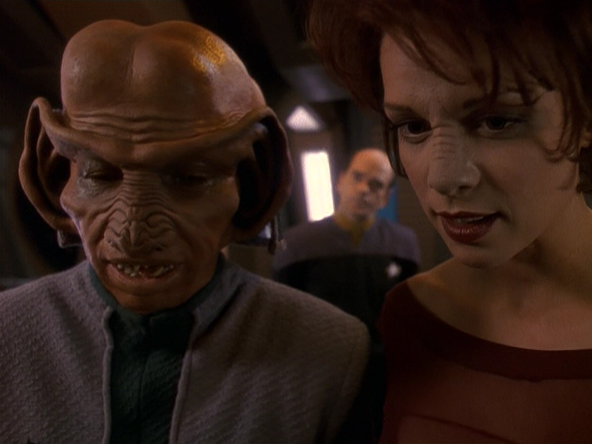 extant_StarTrek_DS9_5x16-DoctorBashirIPresume_01244.jpg