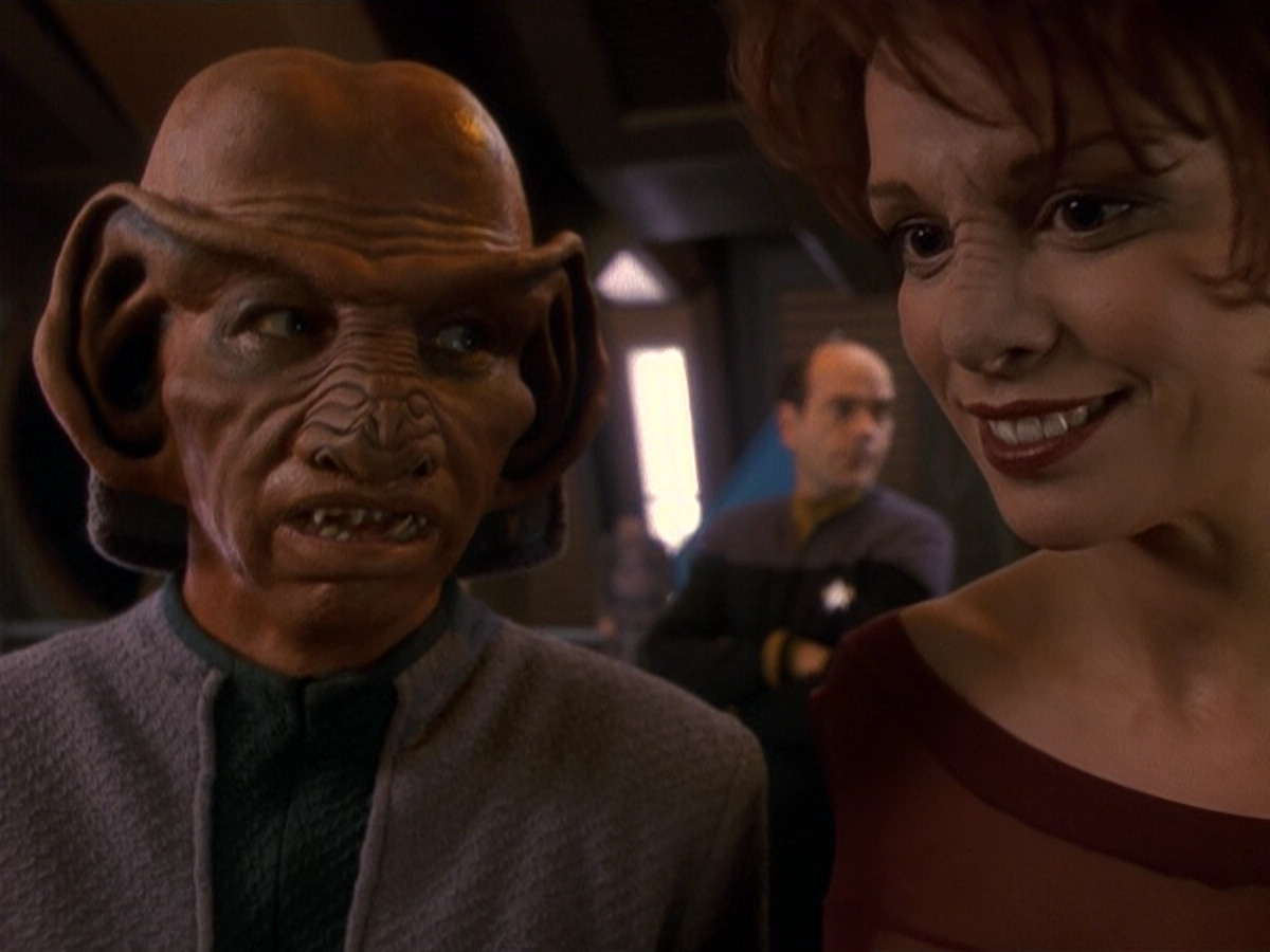 extant_StarTrek_DS9_5x16-DoctorBashirIPresume_01286.jpg