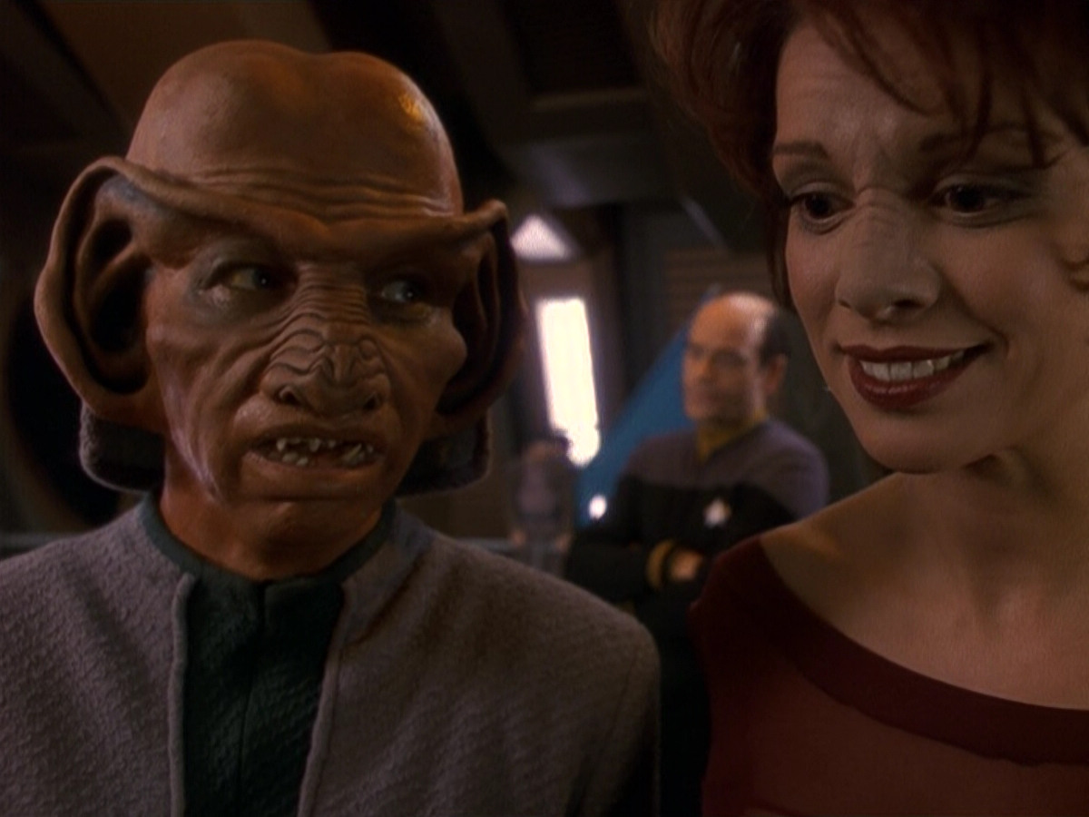 extant_StarTrek_DS9_5x16-DoctorBashirIPresume_01288.jpg