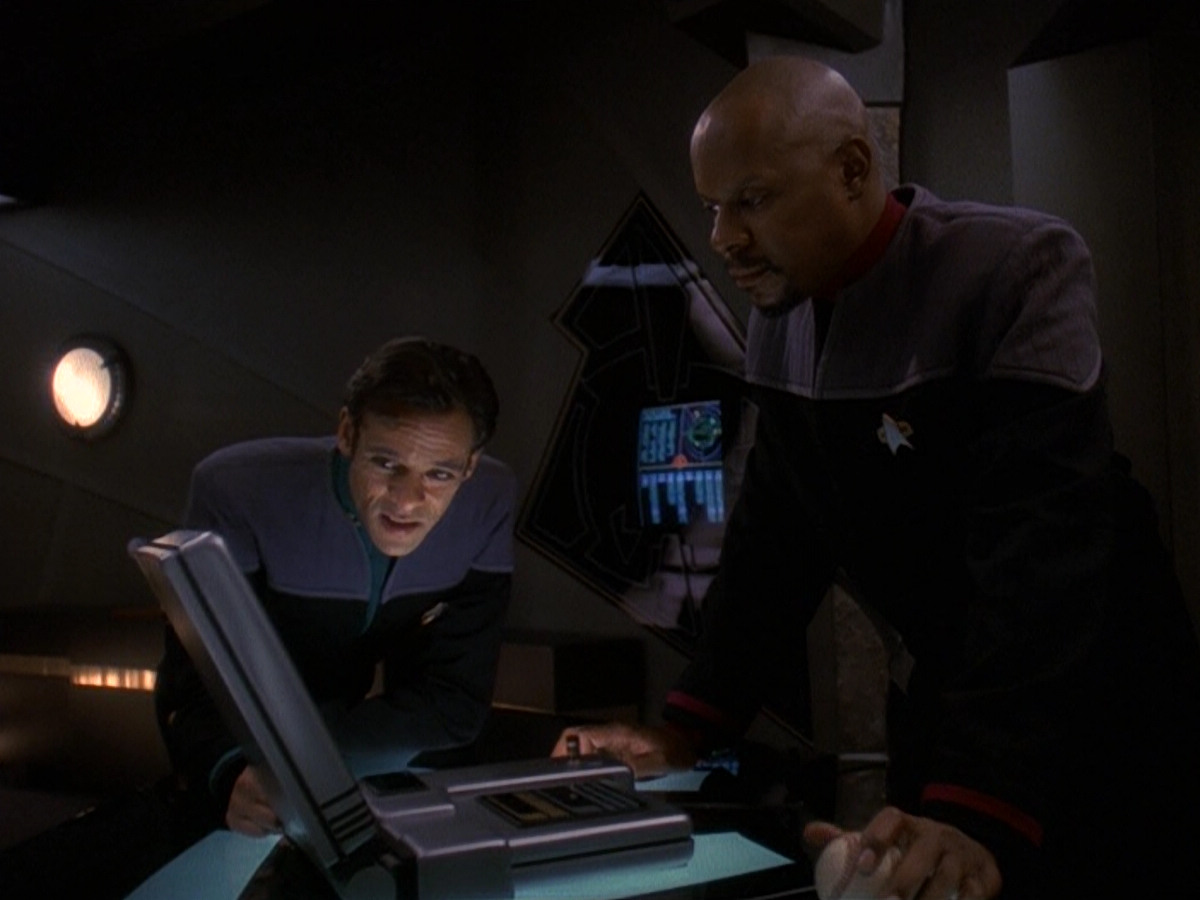 extant_StarTrek_DS9_5x16-DoctorBashirIPresume_01299.jpg