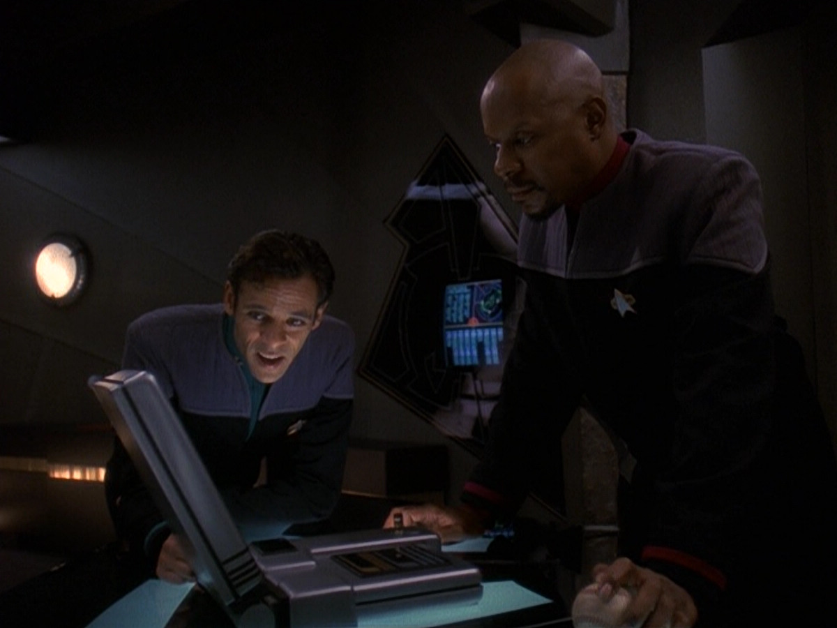 extant_StarTrek_DS9_5x16-DoctorBashirIPresume_01301.jpg