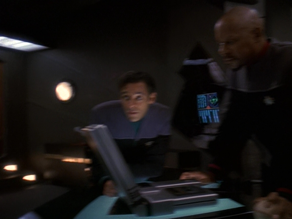 extant_StarTrek_DS9_5x16-DoctorBashirIPresume_01314.jpg