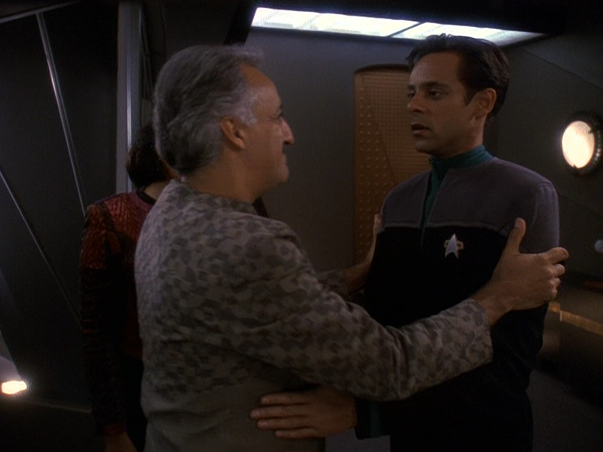 extant_StarTrek_DS9_5x16-DoctorBashirIPresume_01358.jpg