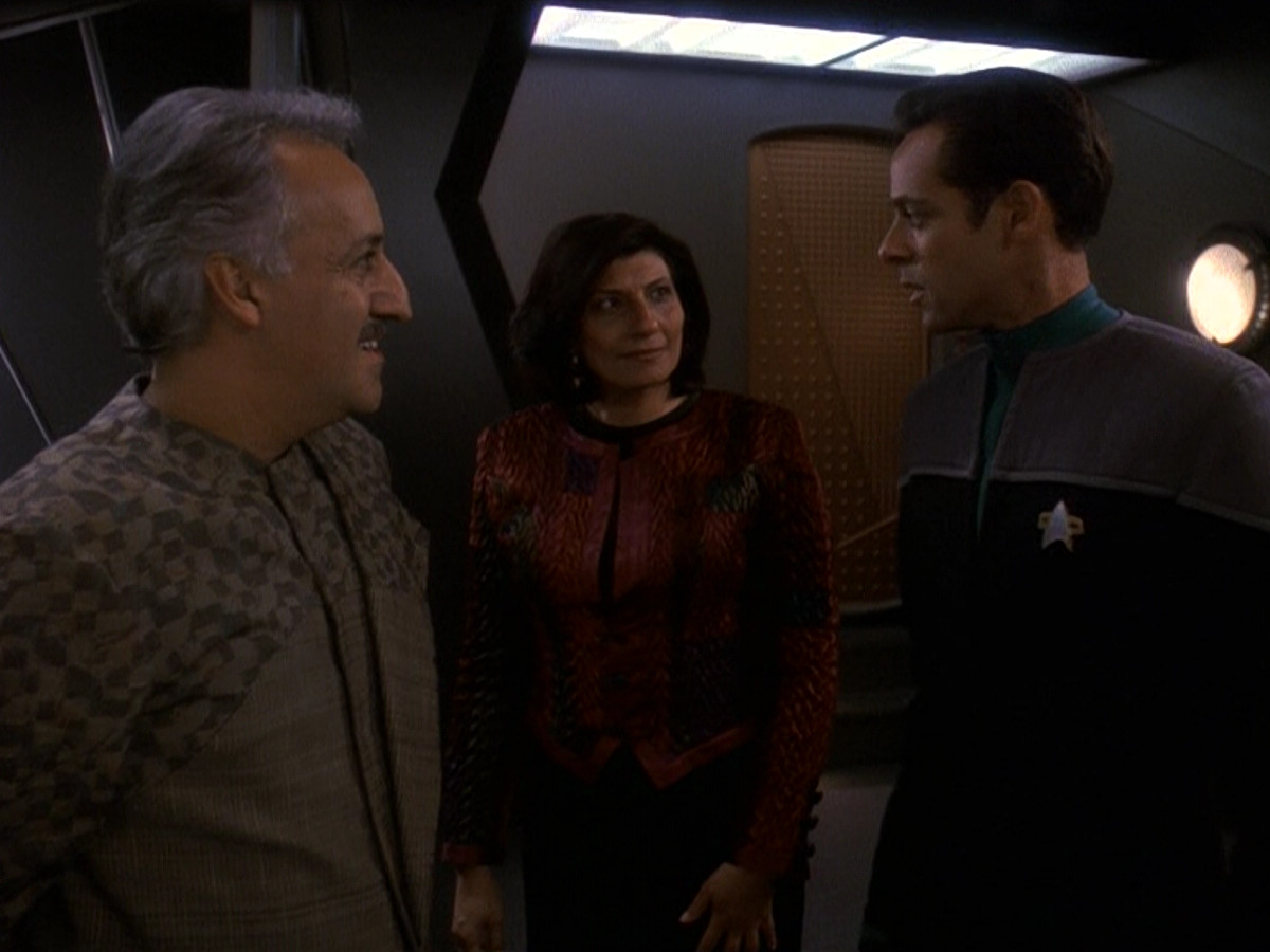 extant_StarTrek_DS9_5x16-DoctorBashirIPresume_01367.jpg