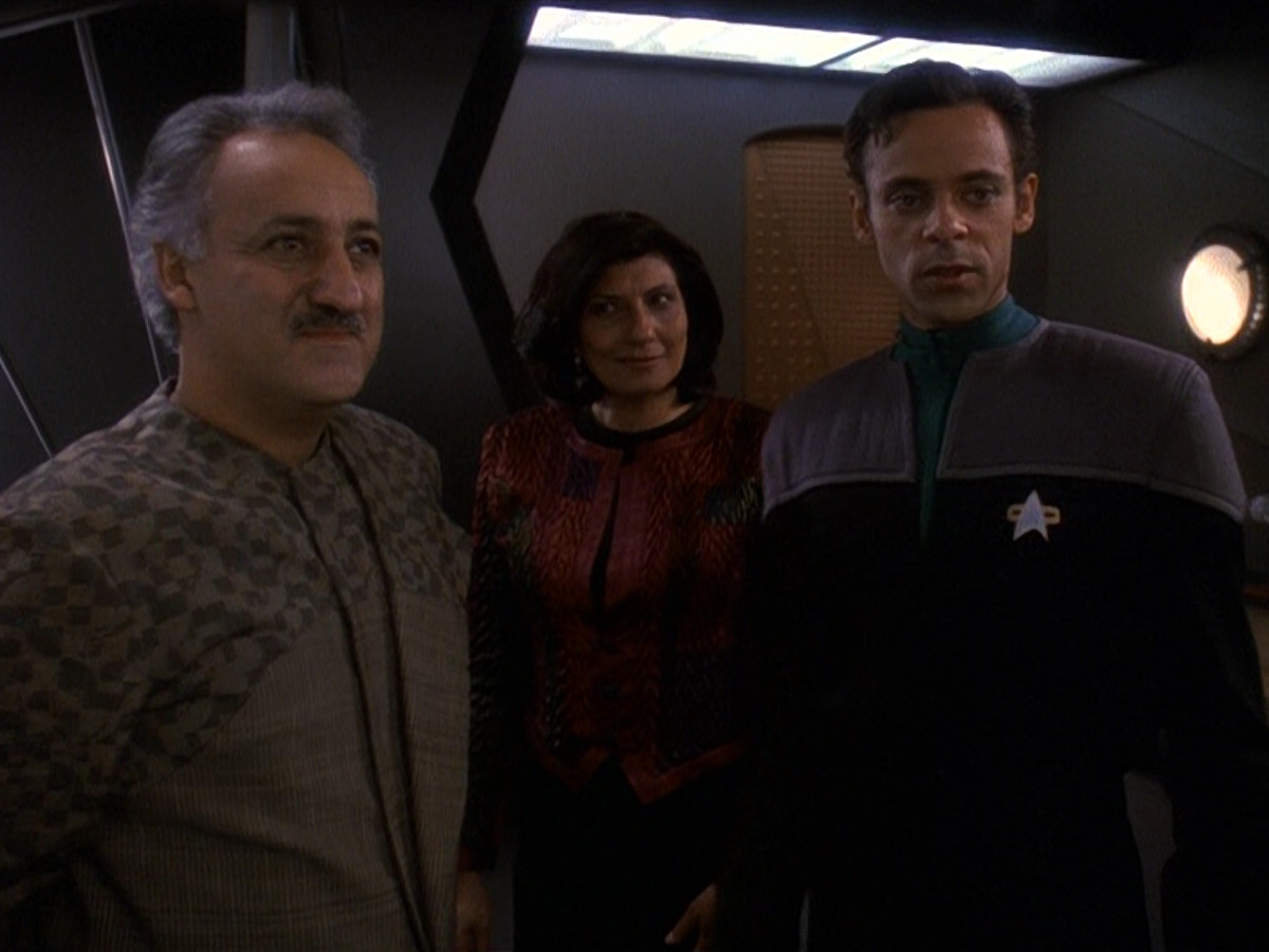extant_StarTrek_DS9_5x16-DoctorBashirIPresume_01370.jpg