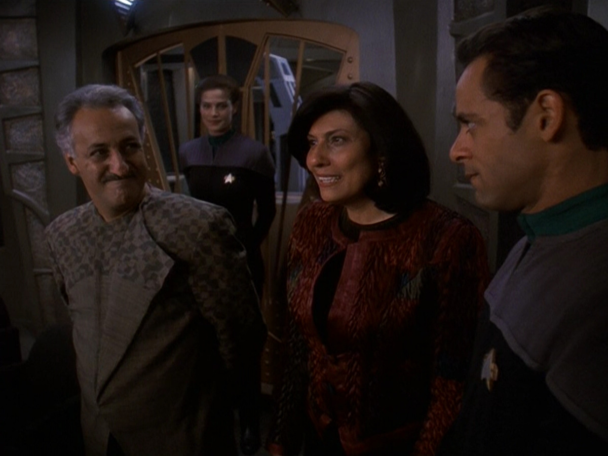 extant_StarTrek_DS9_5x16-DoctorBashirIPresume_01390.jpg