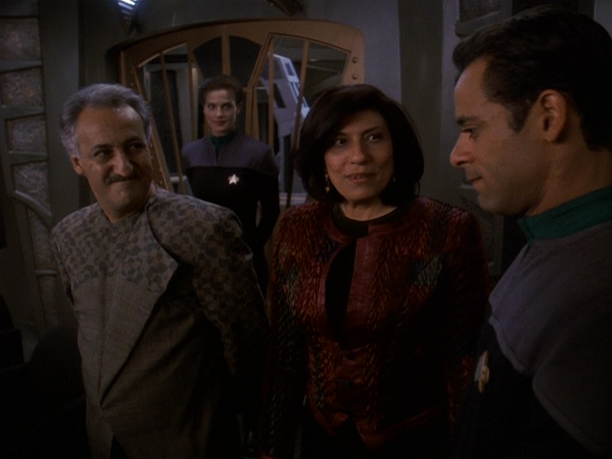 extant_StarTrek_DS9_5x16-DoctorBashirIPresume_01391.jpg