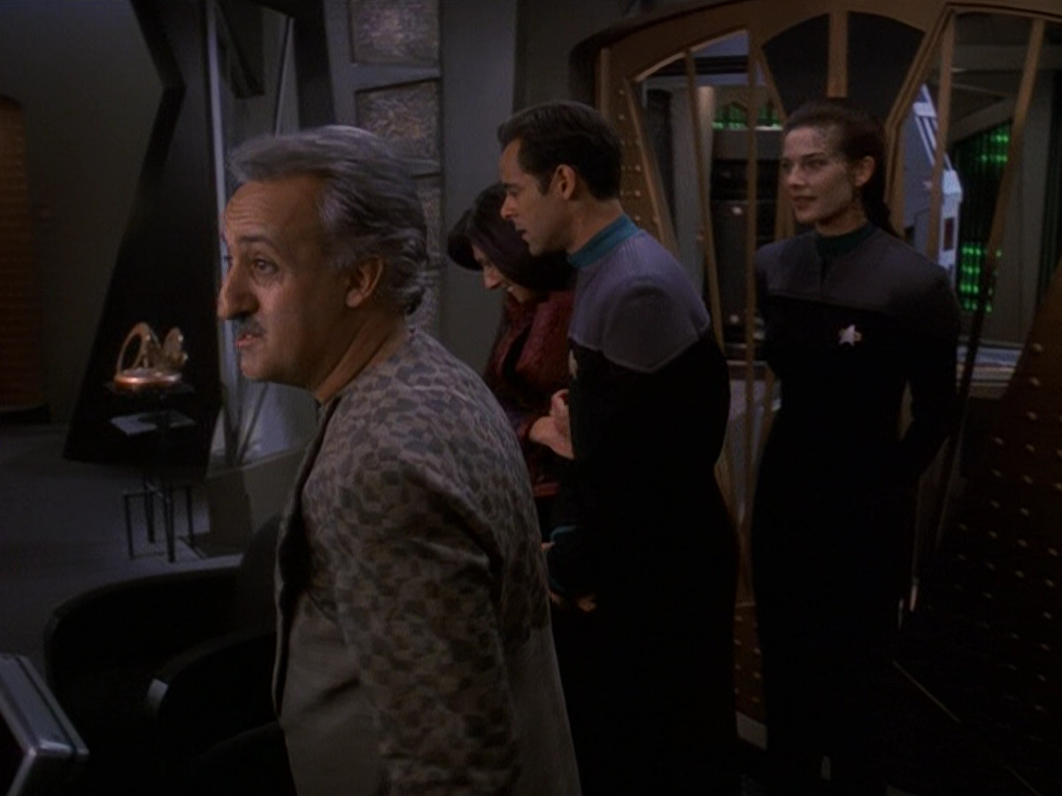 extant_StarTrek_DS9_5x16-DoctorBashirIPresume_01399.jpg