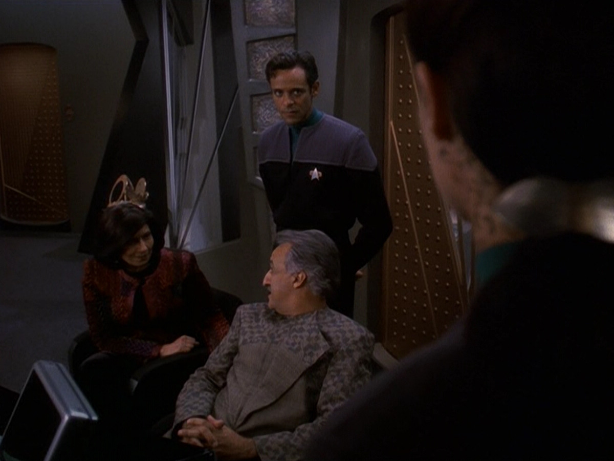 extant_StarTrek_DS9_5x16-DoctorBashirIPresume_01411.jpg