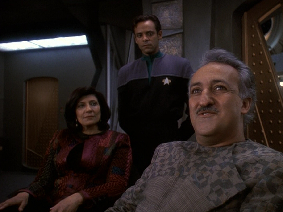 extant_StarTrek_DS9_5x16-DoctorBashirIPresume_01424.jpg