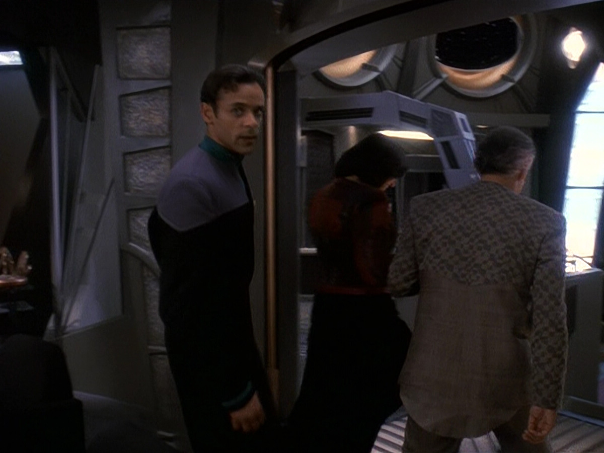extant_StarTrek_DS9_5x16-DoctorBashirIPresume_01535.jpg