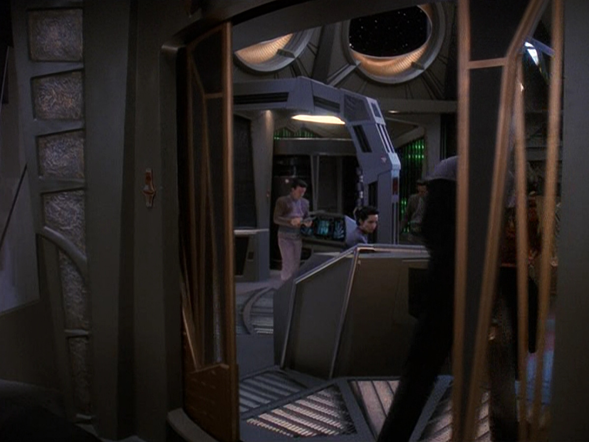 extant_StarTrek_DS9_5x16-DoctorBashirIPresume_01538.jpg
