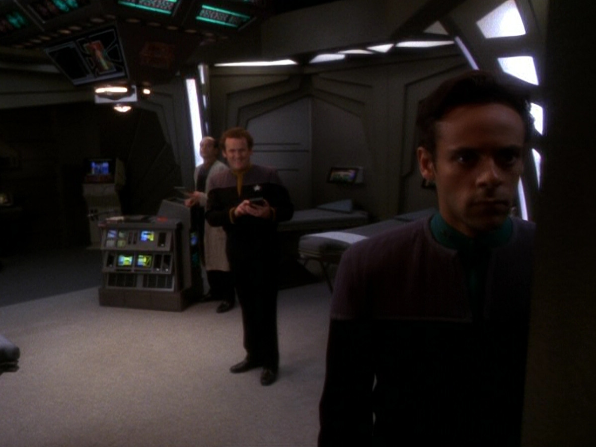 extant_StarTrek_DS9_5x16-DoctorBashirIPresume_01550.jpg