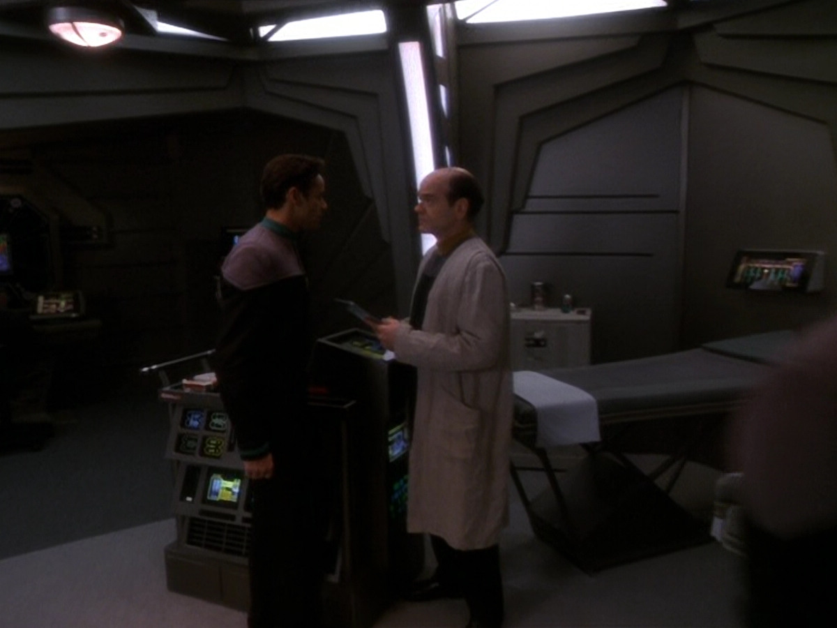 extant_StarTrek_DS9_5x16-DoctorBashirIPresume_01564.jpg