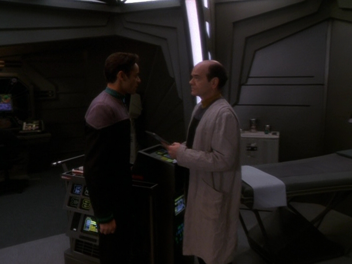 extant_StarTrek_DS9_5x16-DoctorBashirIPresume_01565.jpg