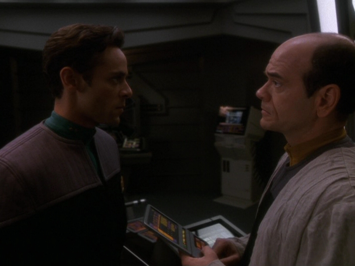 extant_StarTrek_DS9_5x16-DoctorBashirIPresume_01569.jpg