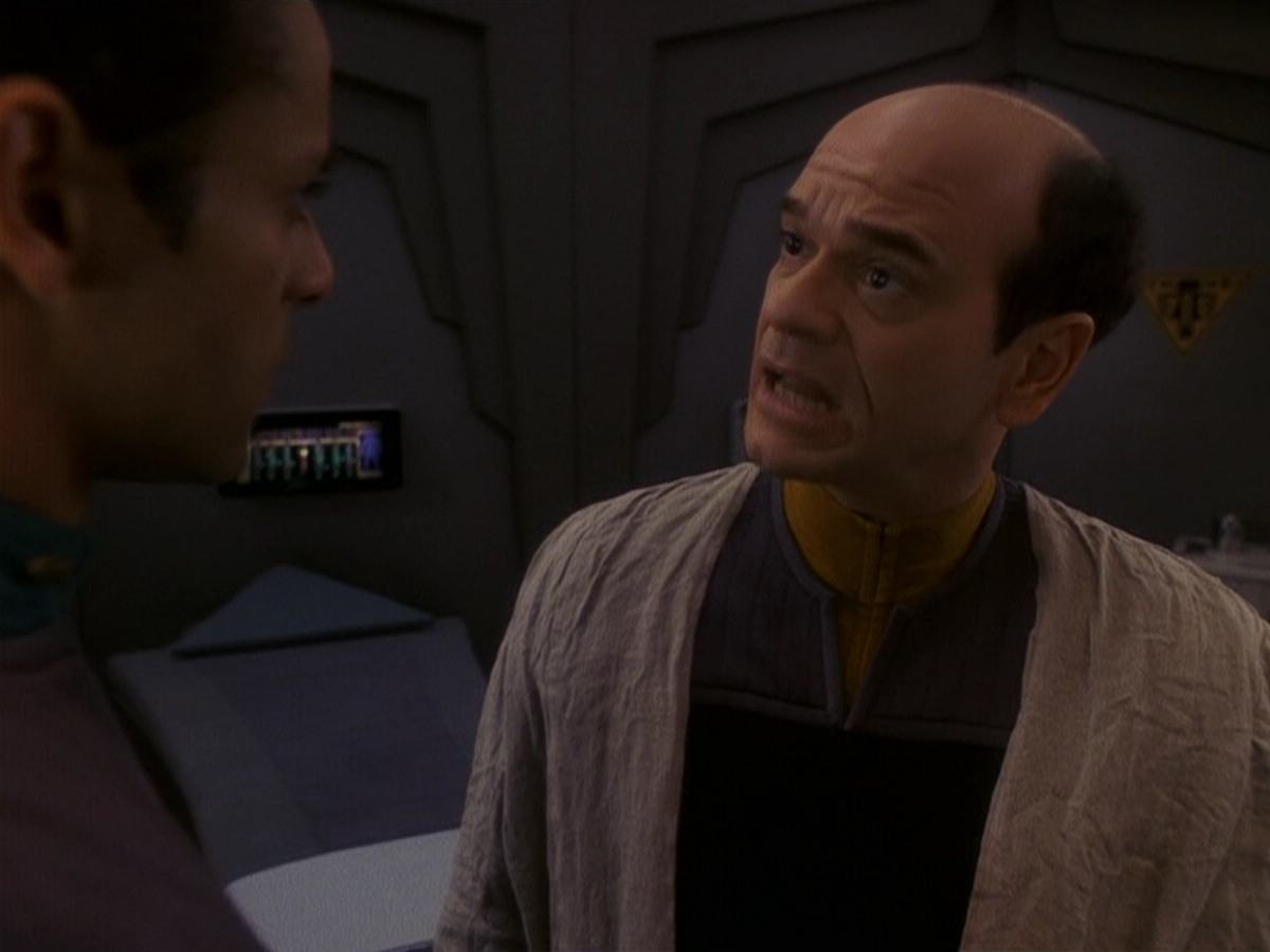 extant_StarTrek_DS9_5x16-DoctorBashirIPresume_01589.jpg