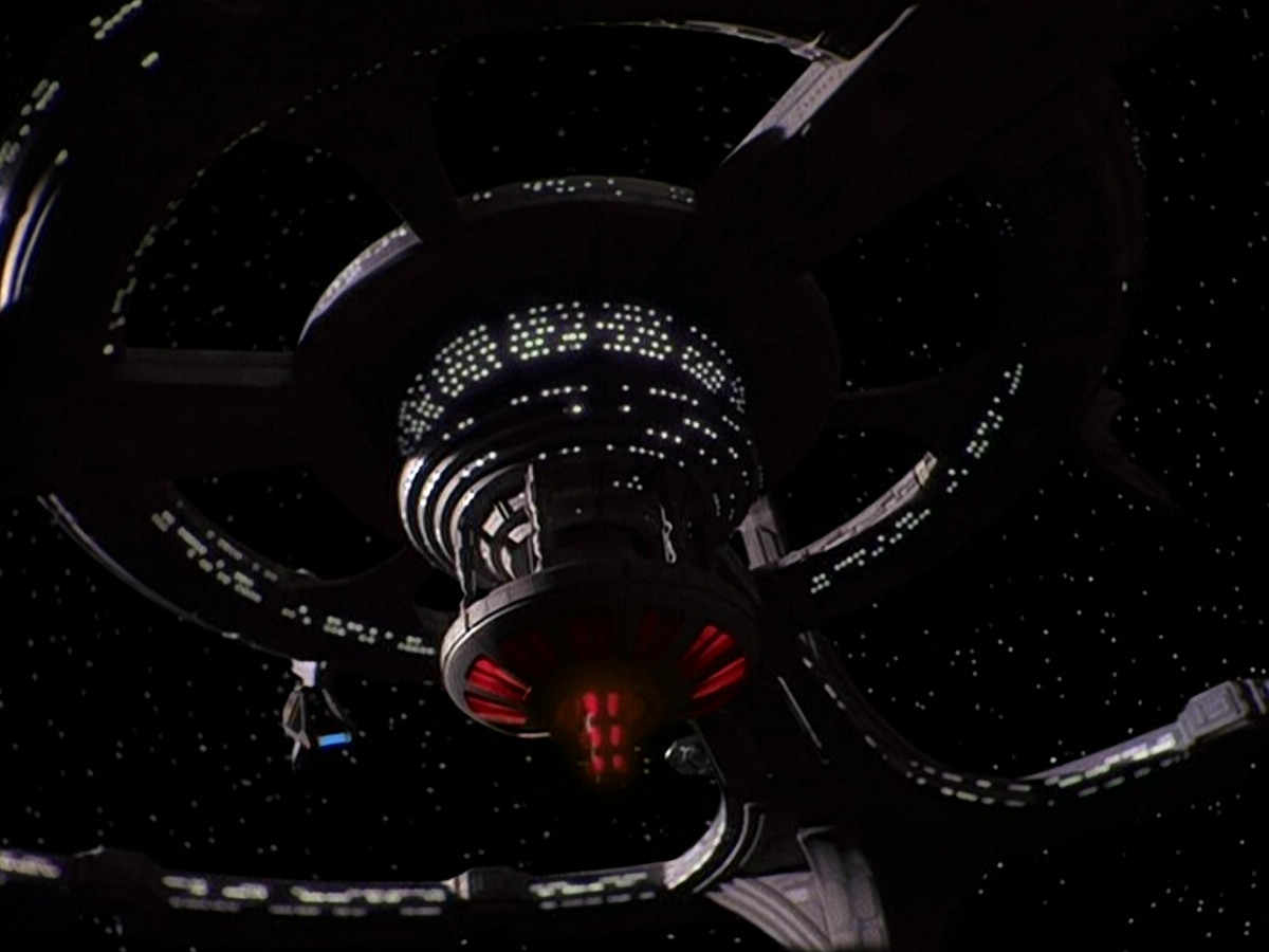 extant_StarTrek_DS9_5x16-DoctorBashirIPresume_01603.jpg