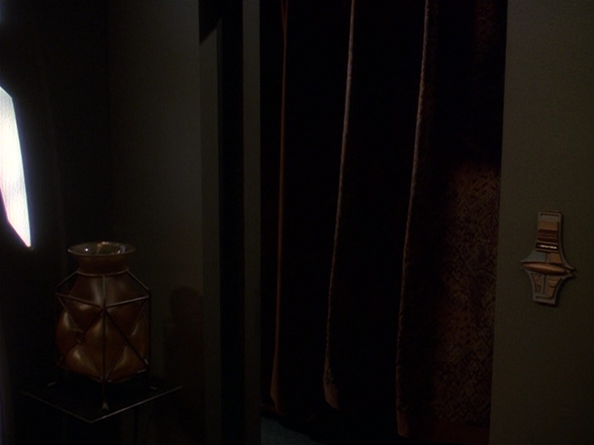 extant_StarTrek_DS9_5x16-DoctorBashirIPresume_01609.jpg