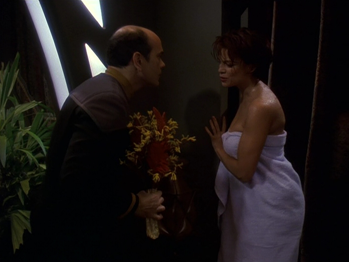 extant_StarTrek_DS9_5x16-DoctorBashirIPresume_01641.jpg