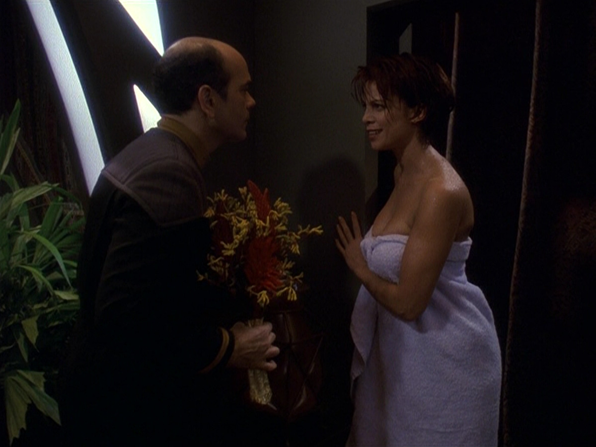 extant_StarTrek_DS9_5x16-DoctorBashirIPresume_01645.jpg