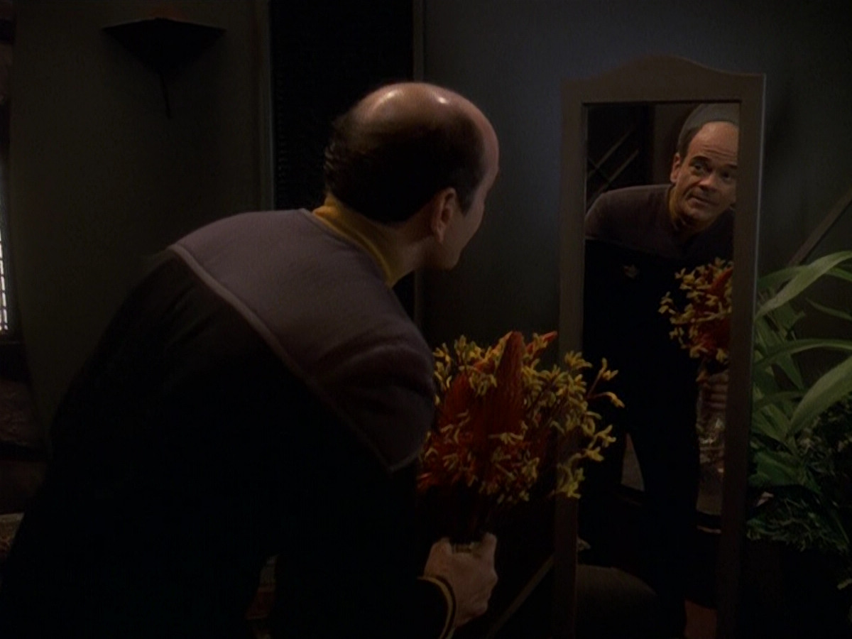 extant_StarTrek_DS9_5x16-DoctorBashirIPresume_01664.jpg