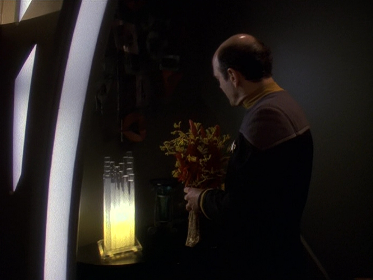 extant_StarTrek_DS9_5x16-DoctorBashirIPresume_01670.jpg