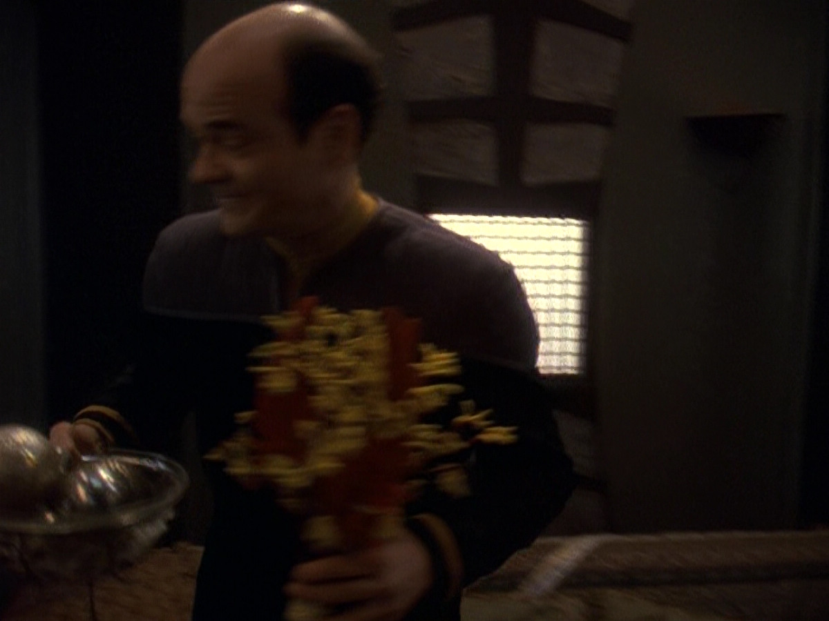 extant_StarTrek_DS9_5x16-DoctorBashirIPresume_01678.jpg