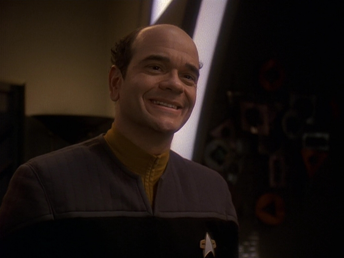 extant_StarTrek_DS9_5x16-DoctorBashirIPresume_01735.jpg