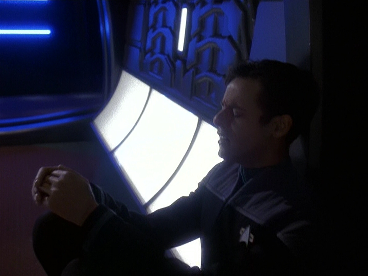 extant_StarTrek_DS9_5x16-DoctorBashirIPresume_02053.jpg