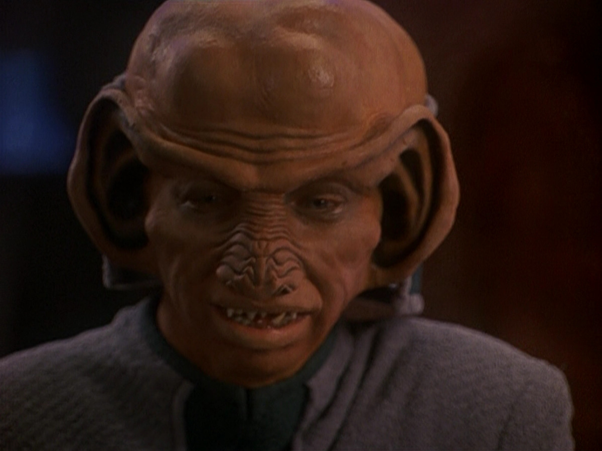 extant_StarTrek_DS9_5x16-DoctorBashirIPresume_02141.jpg